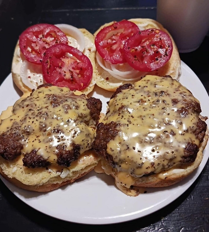 Ultimate Cheeseburger Delight