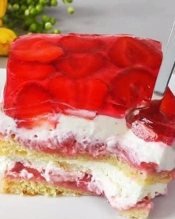 No Bake Strawberry Heaven Cake