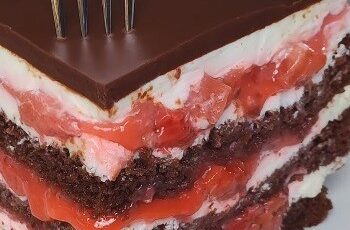 Strawberry Cream Cheese Delight Cake