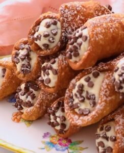 Classic Italian Cannoli