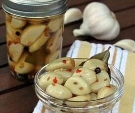 Spicy Pickled Garlic