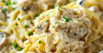 Creamy Chicken Tetrazzini Casserole