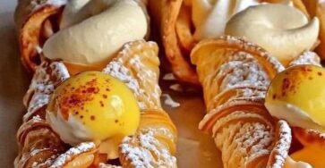 Lemon Meringue Pie Cannolis