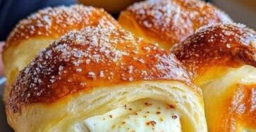 Soft Pretzels Stuffed with Mozzarella