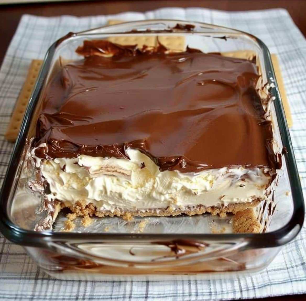 No-Bake Chocolate Éclair Cake