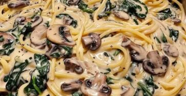 Creamy Spinach and Mushroom Spaghetti